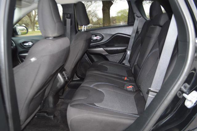 Used 2019 Jeep Cherokee Latitude w/ Popular Appearance Group image 20