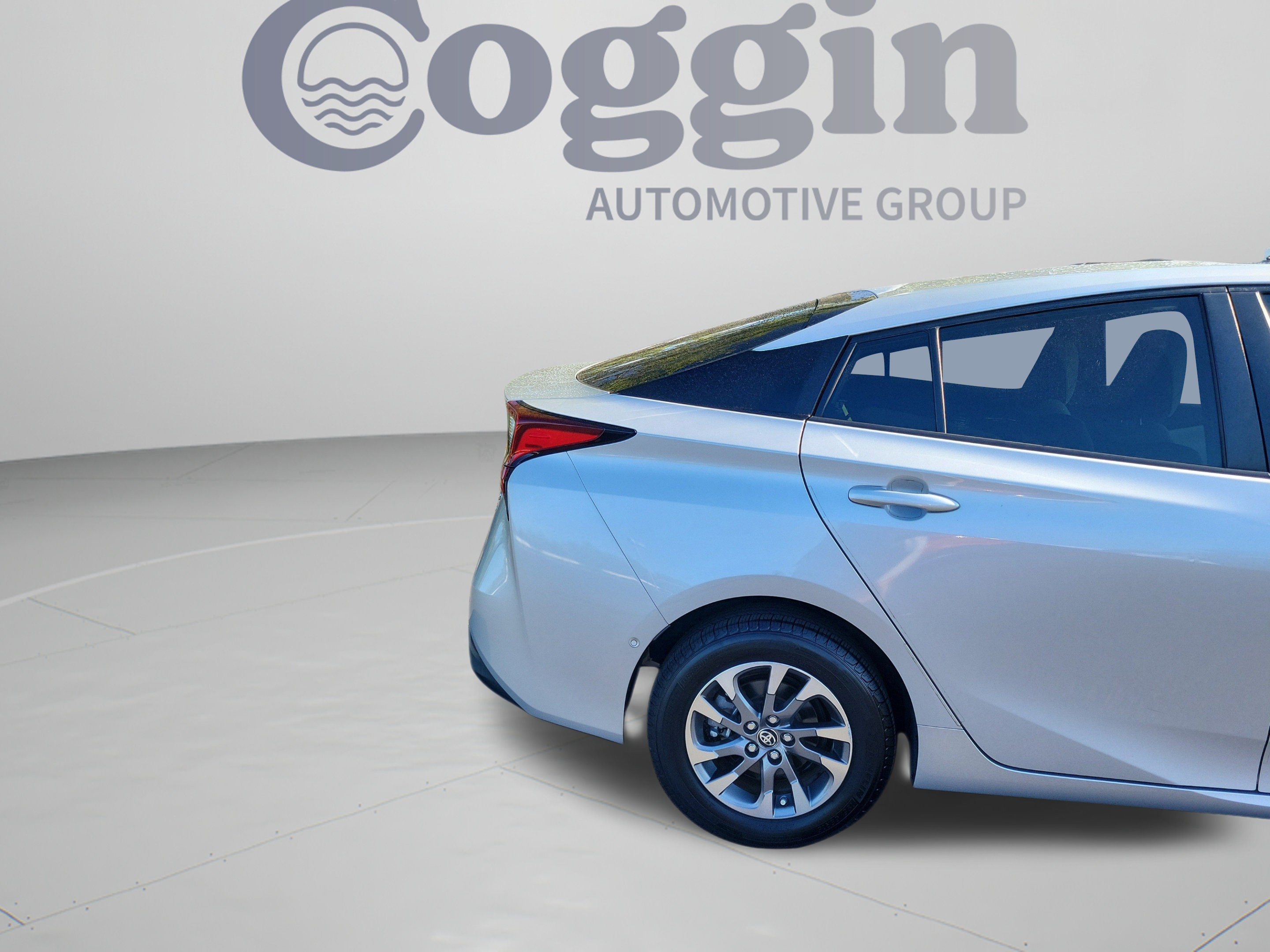 Used 2020 Toyota Prius Limited w/ Premium Convenience Package FWD image 28