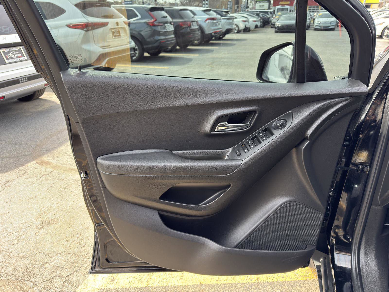 Used 2019 Chevrolet Trax LT w/ LT Convenience Package AWD/4WD image 14