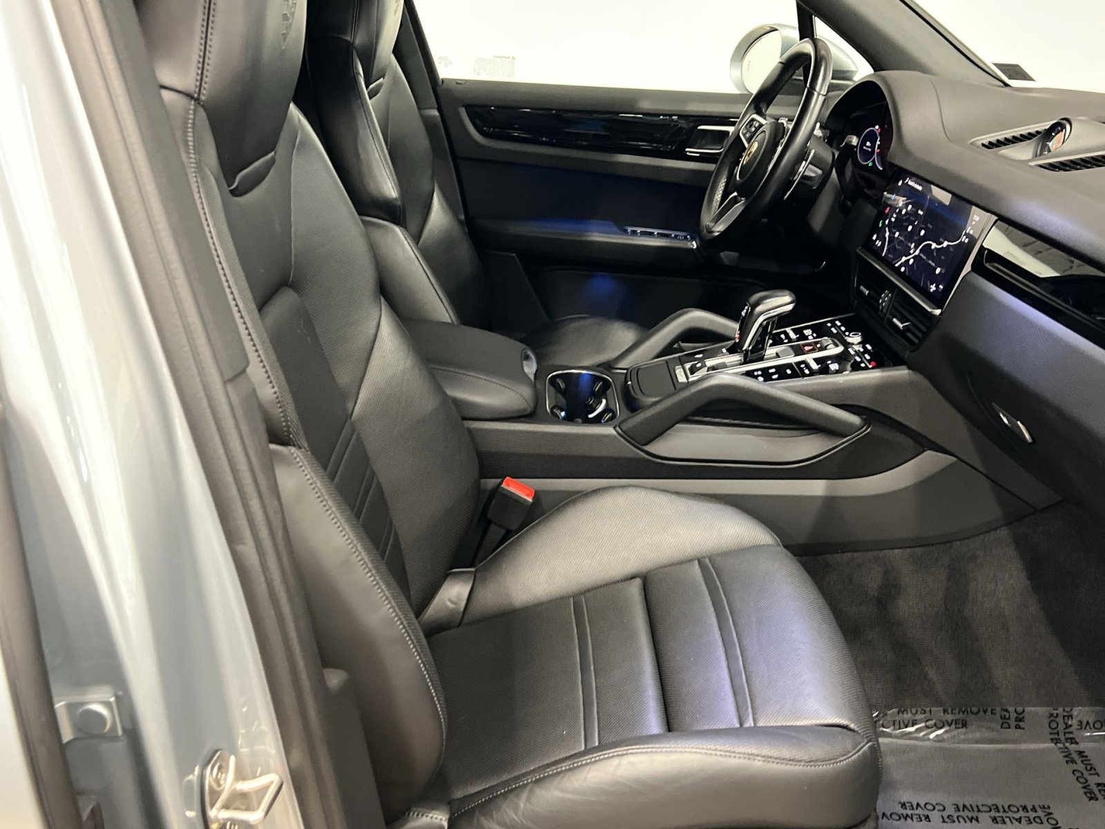 Used 2023 Porsche Cayenne Platinum Edition image 26