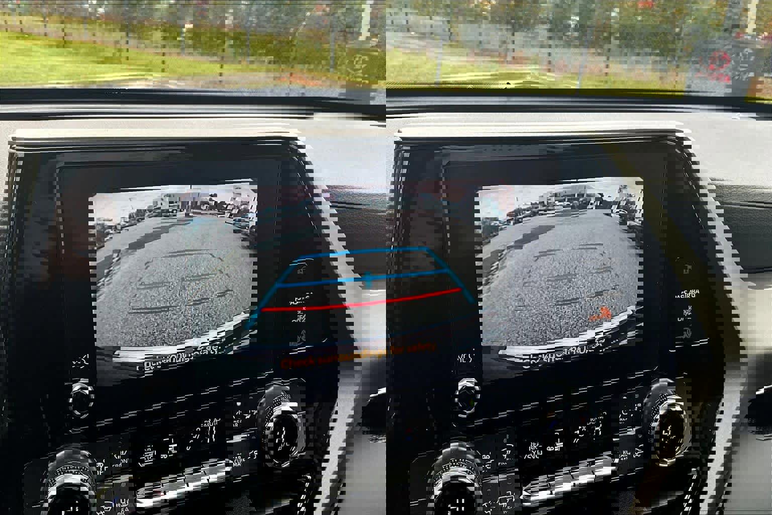 Used 2023 Toyota Highlander LE image 24