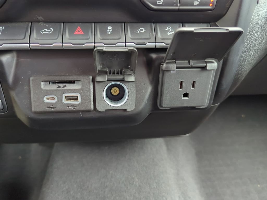 Used 2023 GMC Sierra 2500 SLE w/ SLE Value Package; image 28