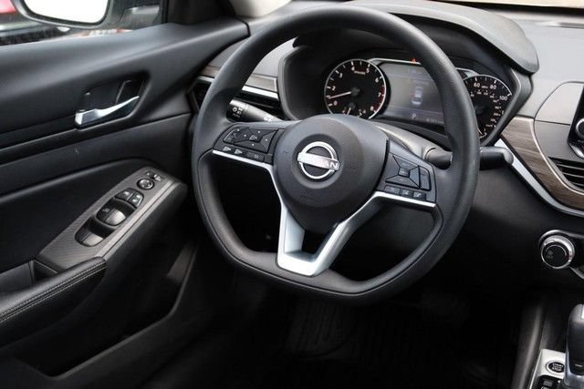 Certified 2025 Nissan Altima 2.5 SV FWD image 22