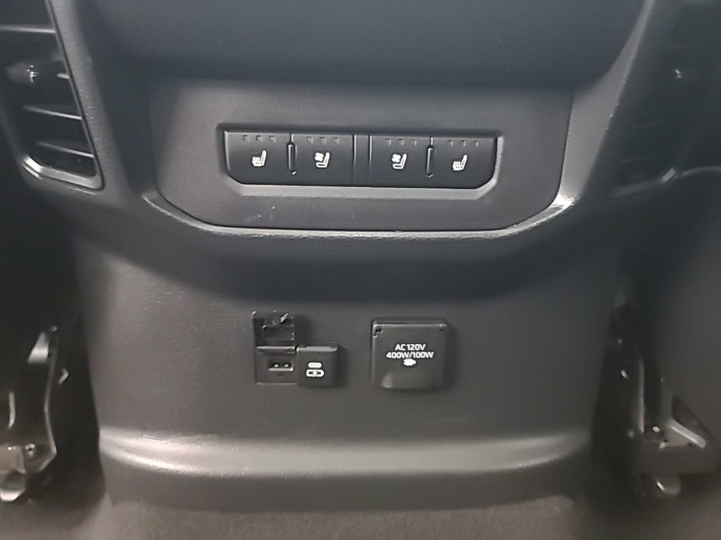 Used 2022 Toyota Tundra Capstone AWD/4WD image 22