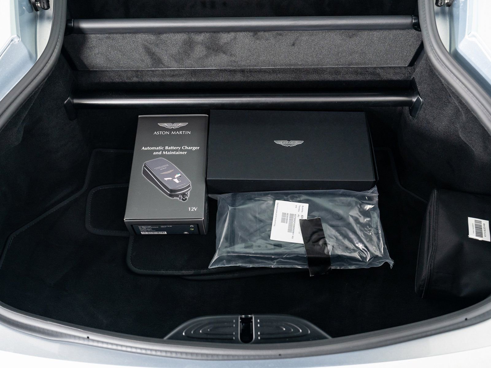 Used 2025 Aston Martin V8 Vantage Coupe RWD image 37