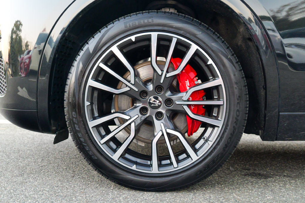 Used 2023 Maserati Grecale Modena AWD/4WD image 16