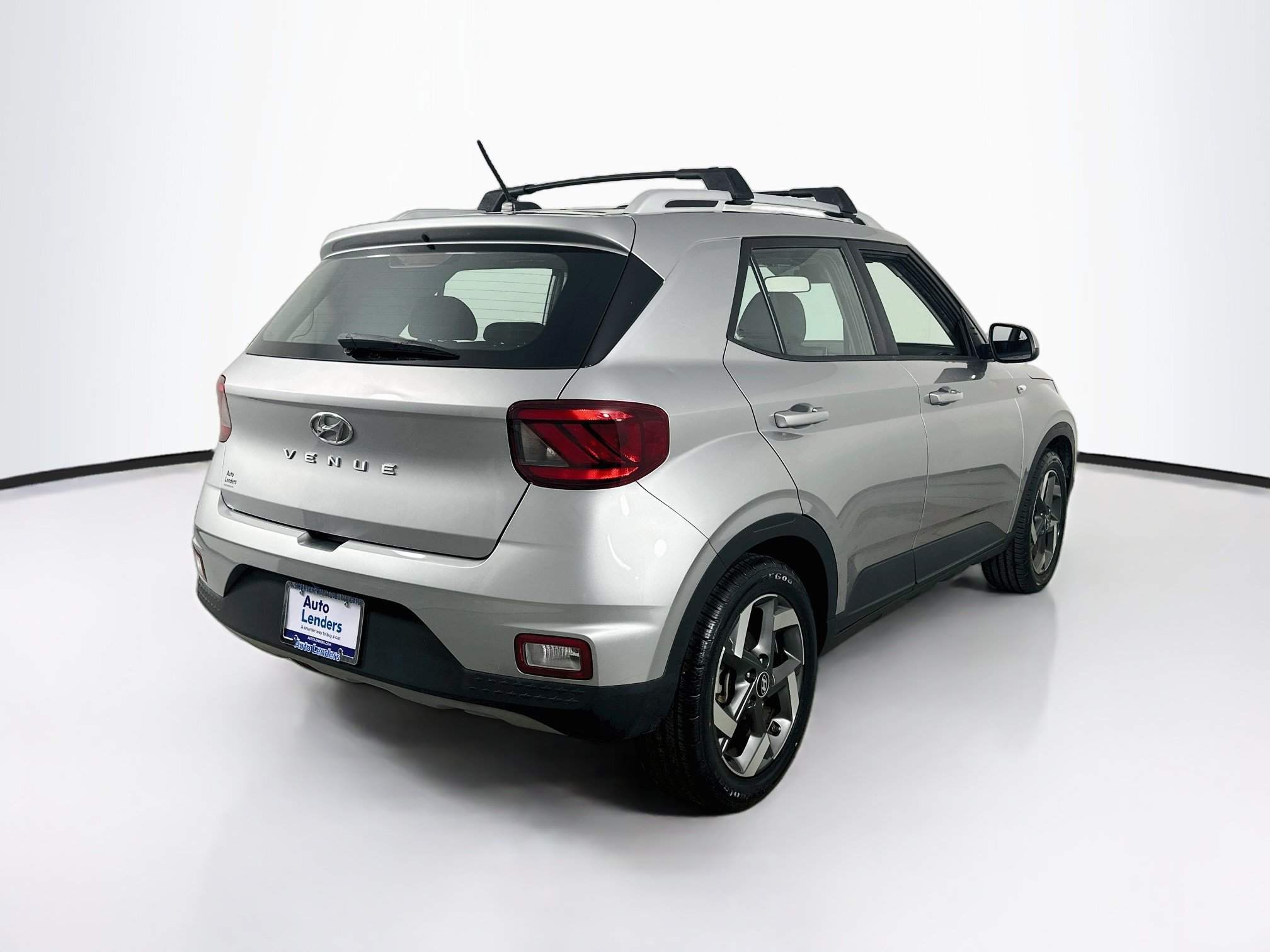 Used 2023 Hyundai Venue SEL FWD image 5