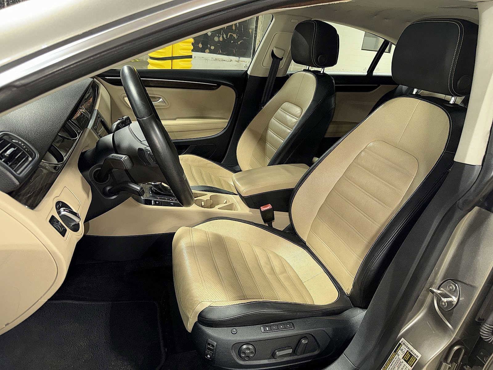 Used 2013 Volkswagen CC Executive image 15