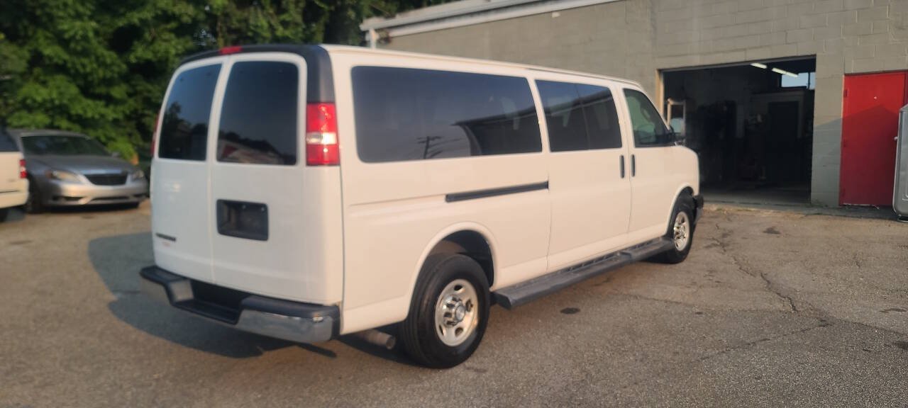 Used 2019 Chevrolet Express 3500 LT w/ LT Preferred Equipment Group RWD image 8