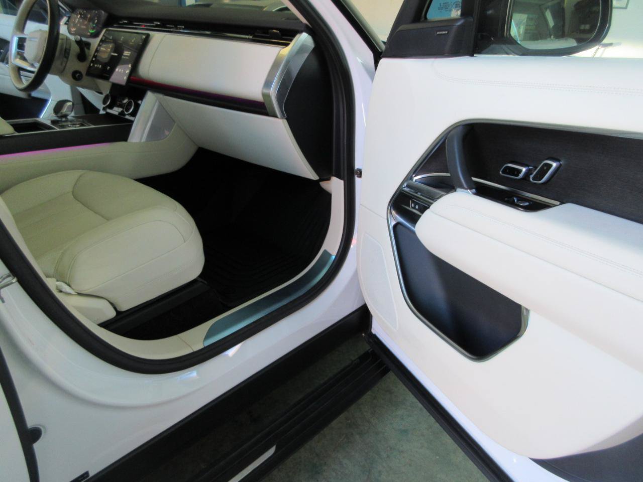 Used 2023 Land Rover Range Rover SE AWD/4WD image 21