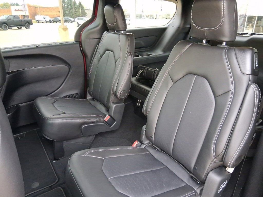 New 2026 Chrysler Pacifica Select image 17
