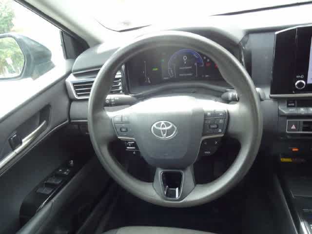 Used 2025 Toyota Camry LE FWD image 11