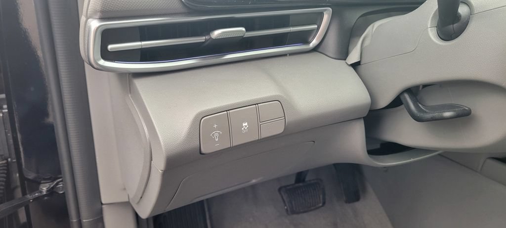 Used 2025 Hyundai Elantra SEL FWD image 17