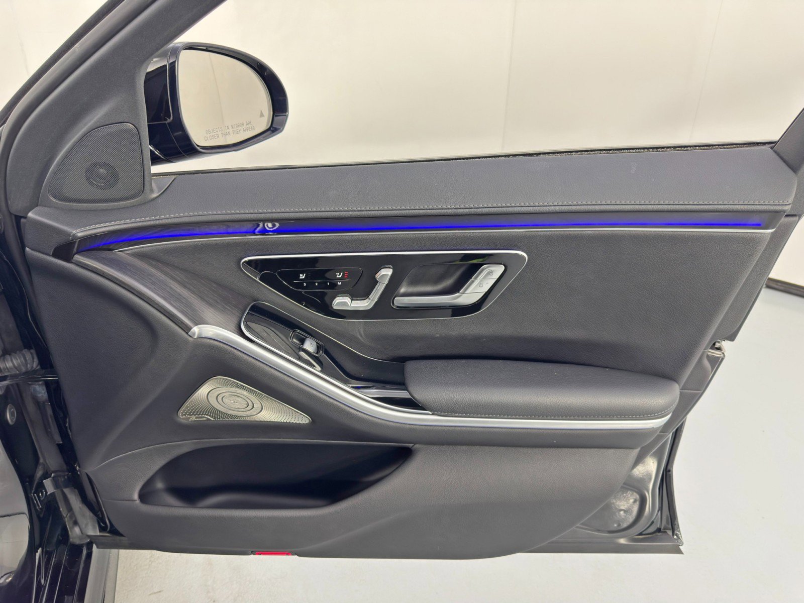 Used 2022 Mercedes-Benz S 500 4MATIC w/ AMG Line Package image 52