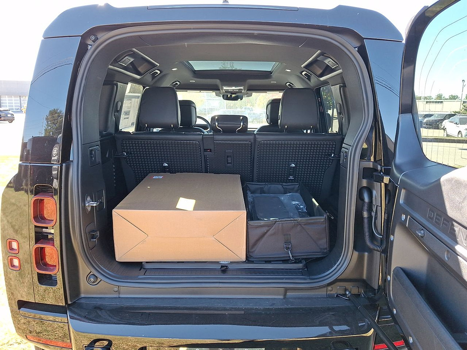 New 2025 Land Rover Defender 110 X-Dynamic SE image 29