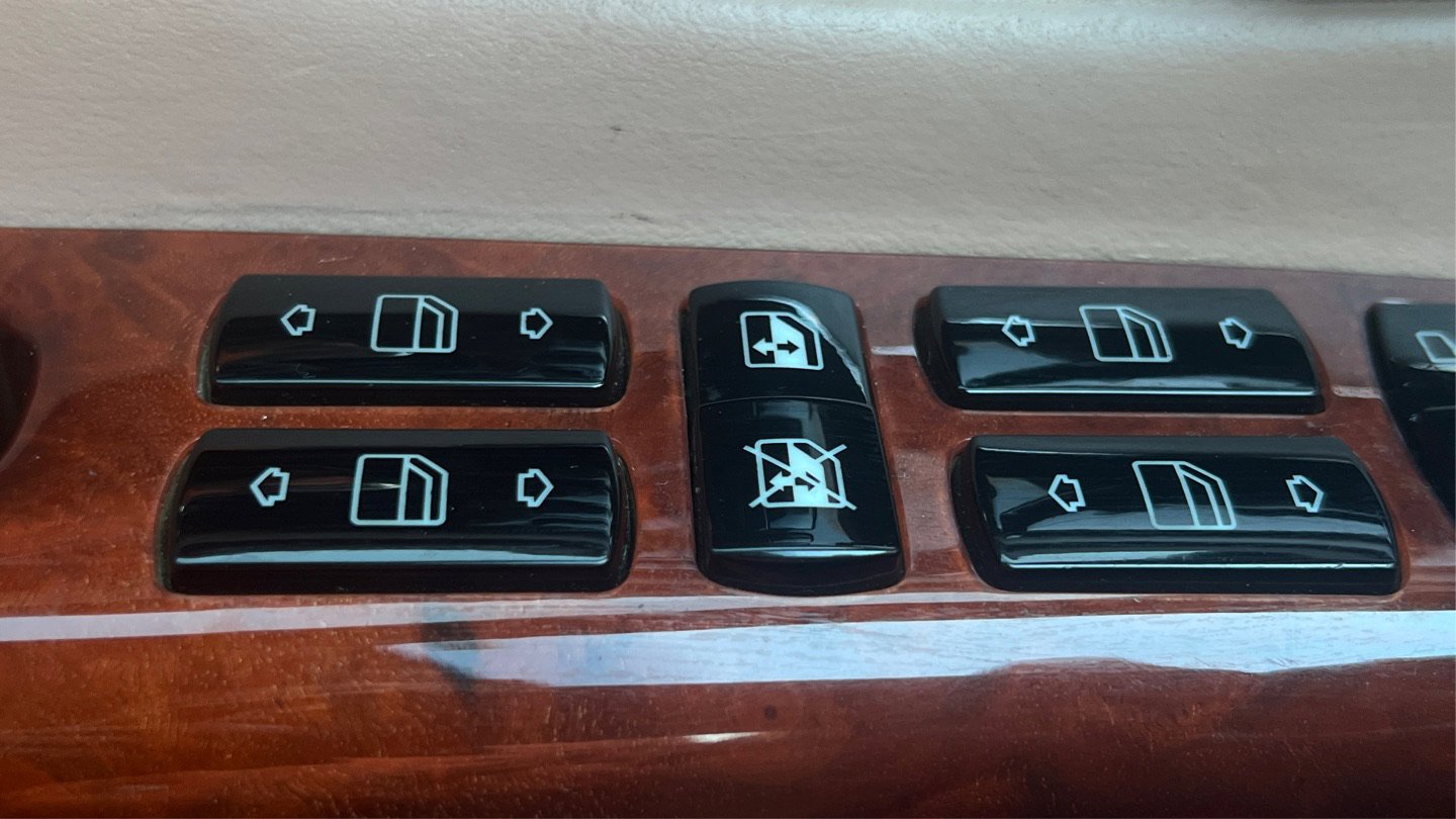 Used 2004 Maybach 57 sedan image 36