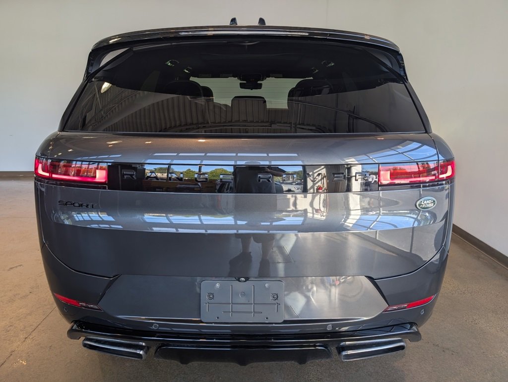 Used 2023 Land Rover Range Rover Sport SE Dynamic image 4