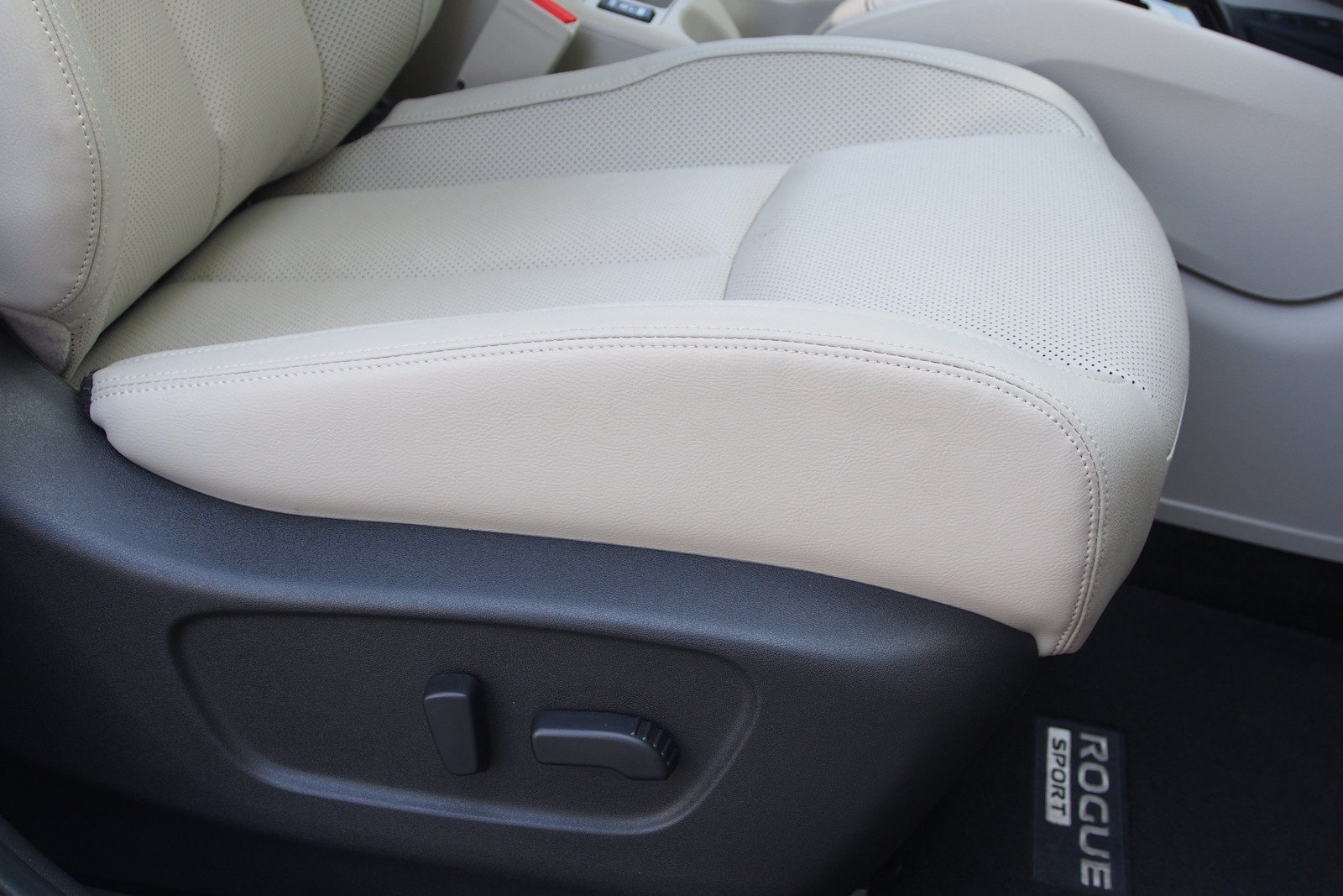 Used 2022 Nissan Rogue Sport SL w/ Premium Package FWD image 25