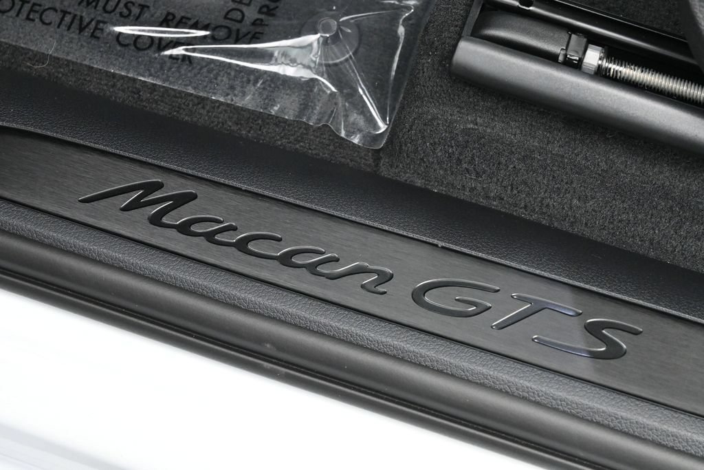 Certified 2026 Porsche Macan GTS AWD/4WD image 27
