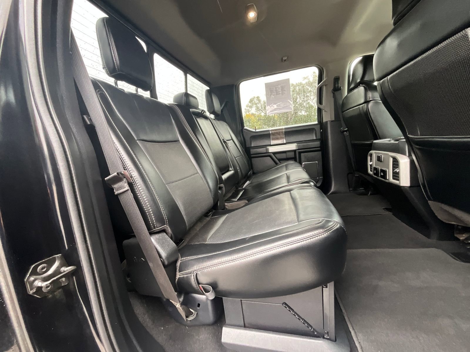 Used 2019 Ford F250 Lariat w/ Chrome Package image 17
