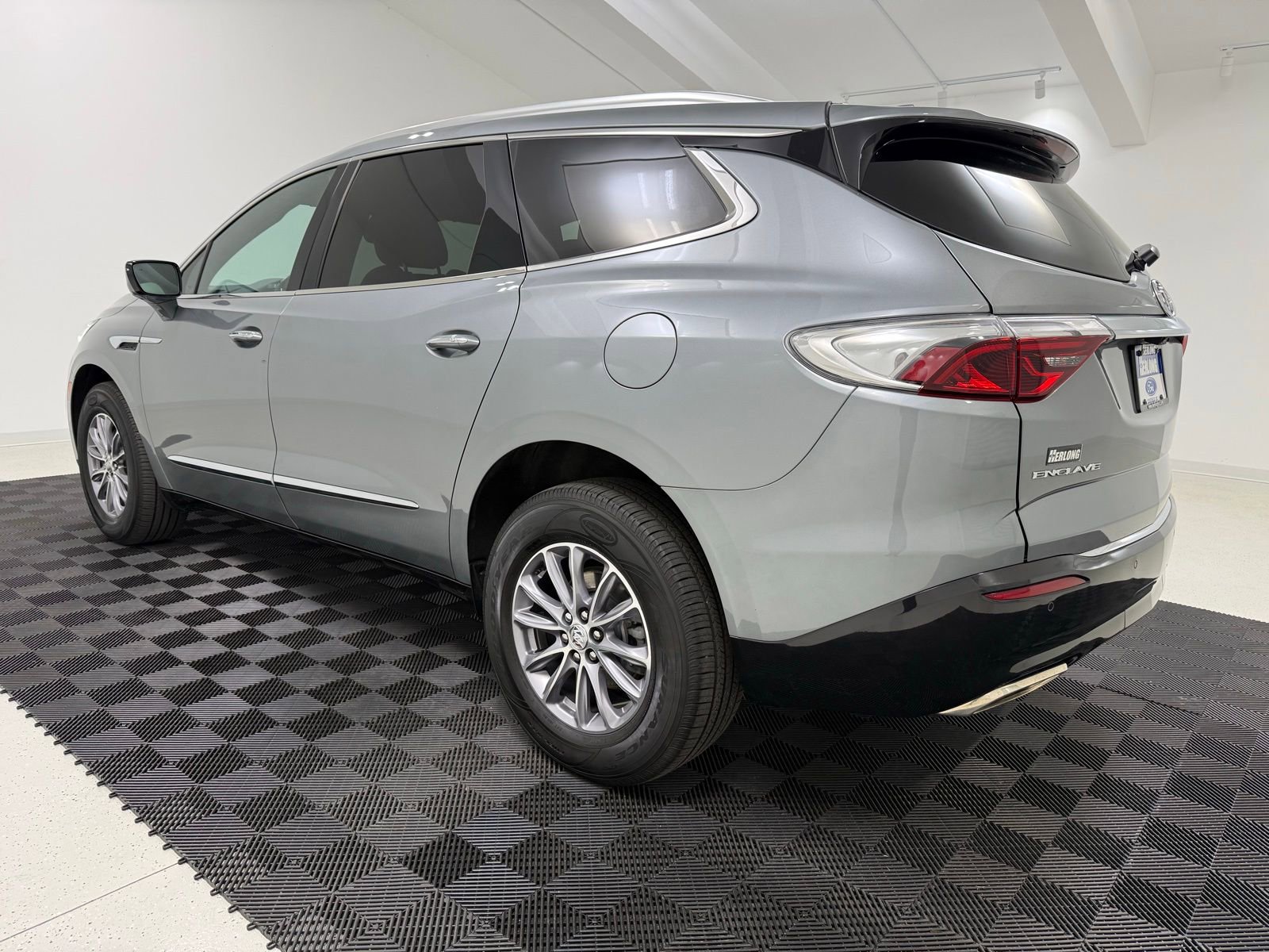 Used 2024 Buick Enclave Essence w/ Technology Package image 5