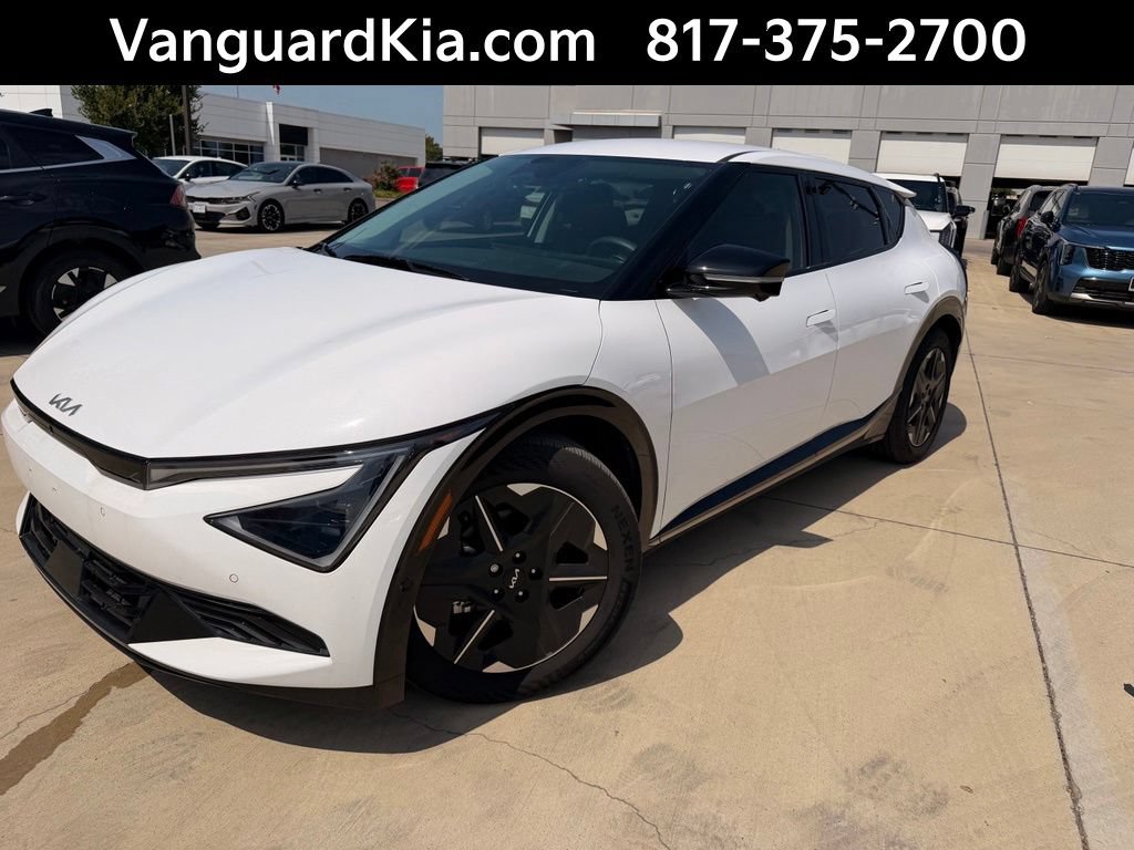 Certified 2025 Kia EV6 Wind RWD image 1