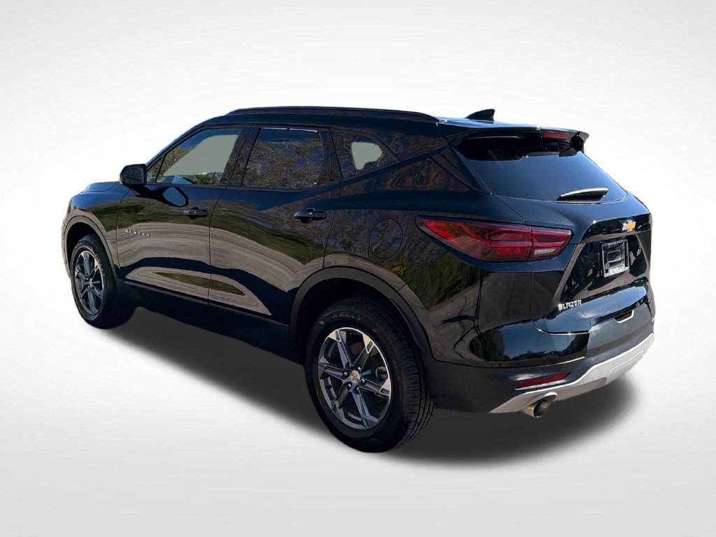 Used 2025 Chevrolet Blazer LT AWD/4WD image 3