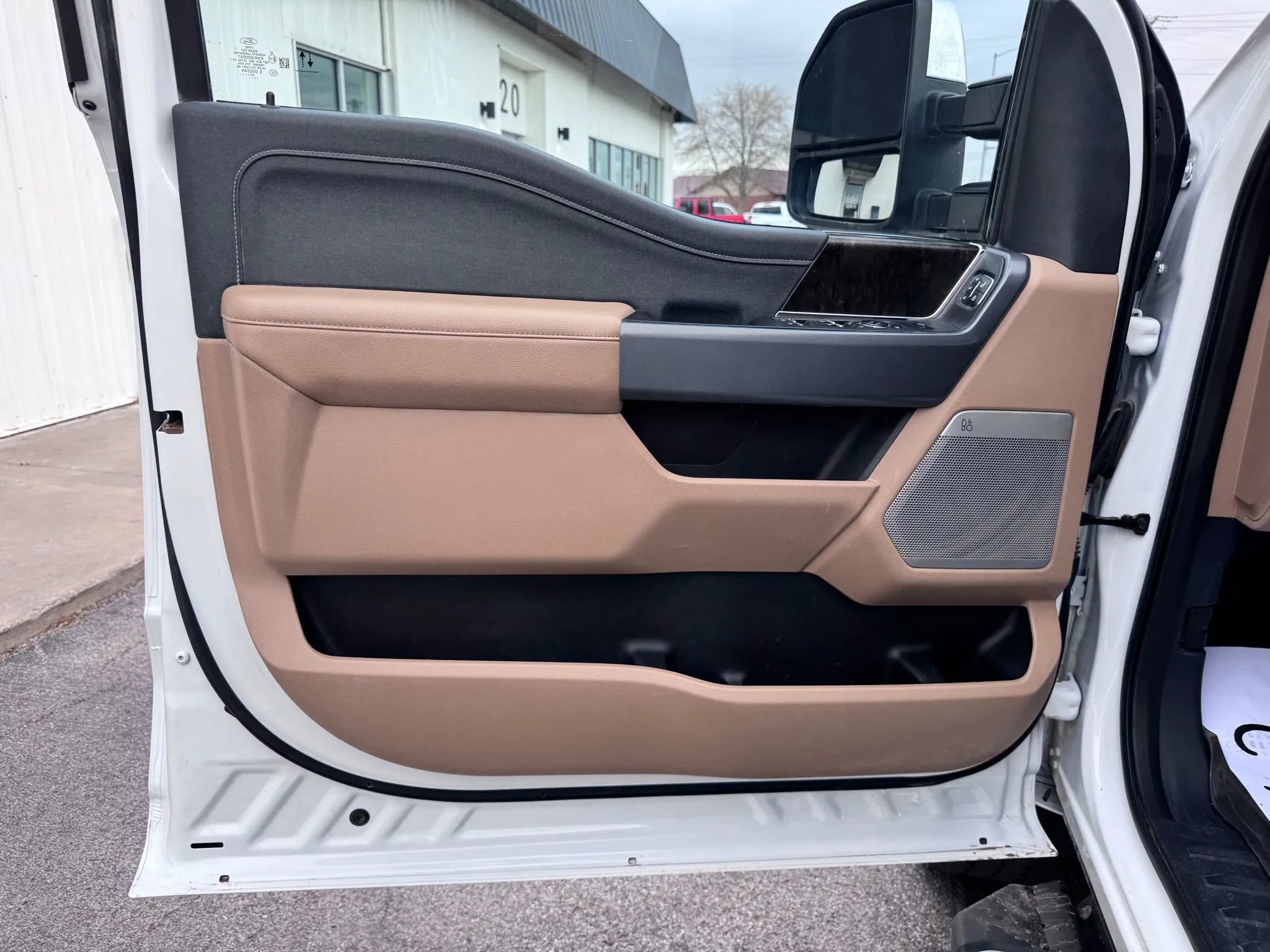 Used 2023 Ford F250 Lariat w/ Chrome Package image 29