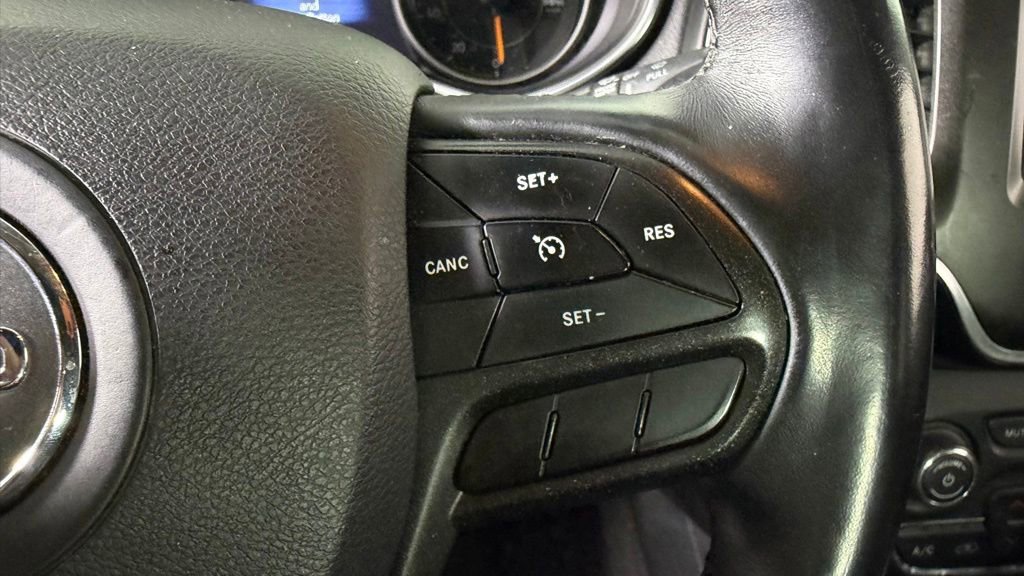 Used 2019 Jeep Cherokee Trailhawk AWD/4WD image 20