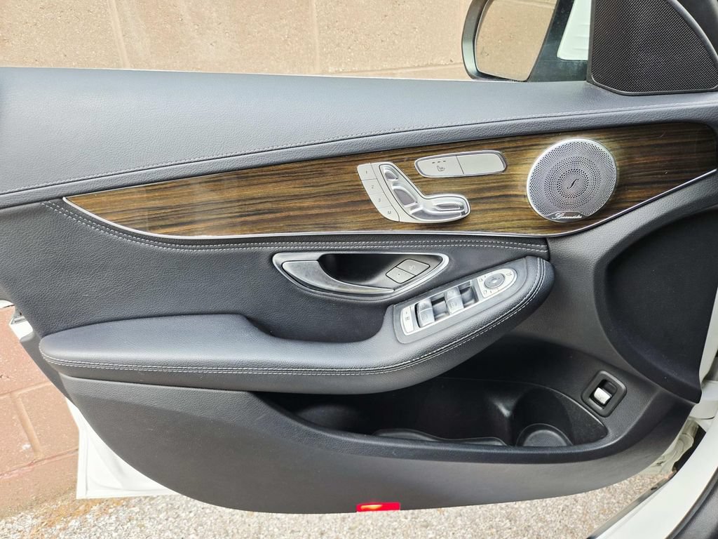 Used 2016 Mercedes-Benz C 300 4MATIC Sedan image 31