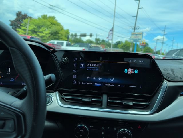 Used 2025 Chevrolet Trax LT FWD image 18