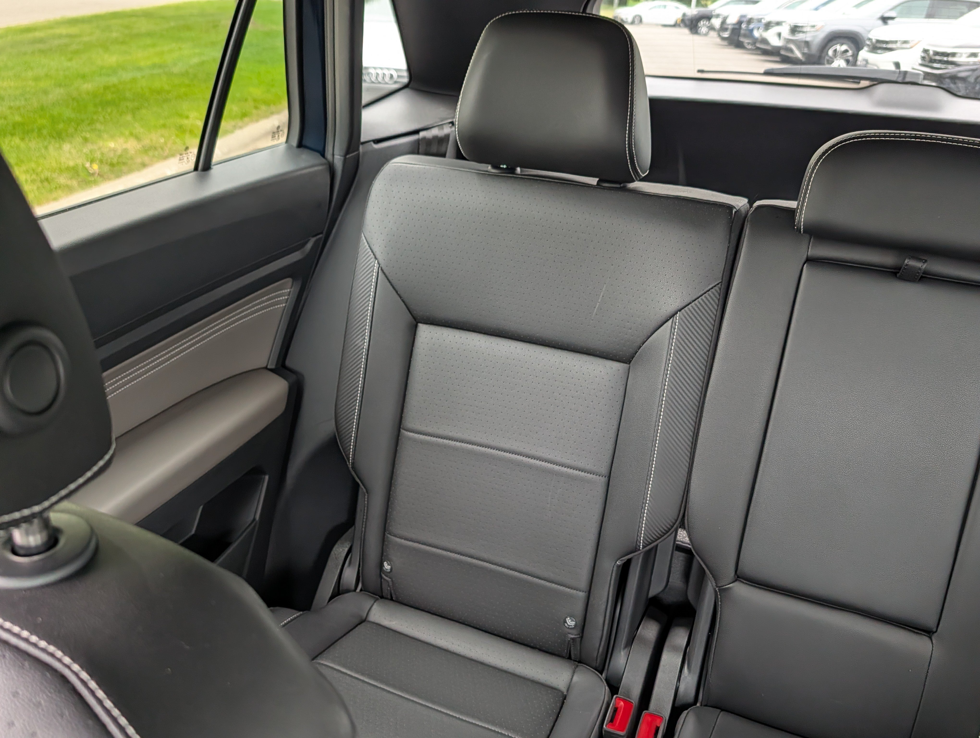 Certified 2023 Volkswagen Atlas Cross Sport SE w/ Panoramic Sunroof Package AWD/4WD image 12
