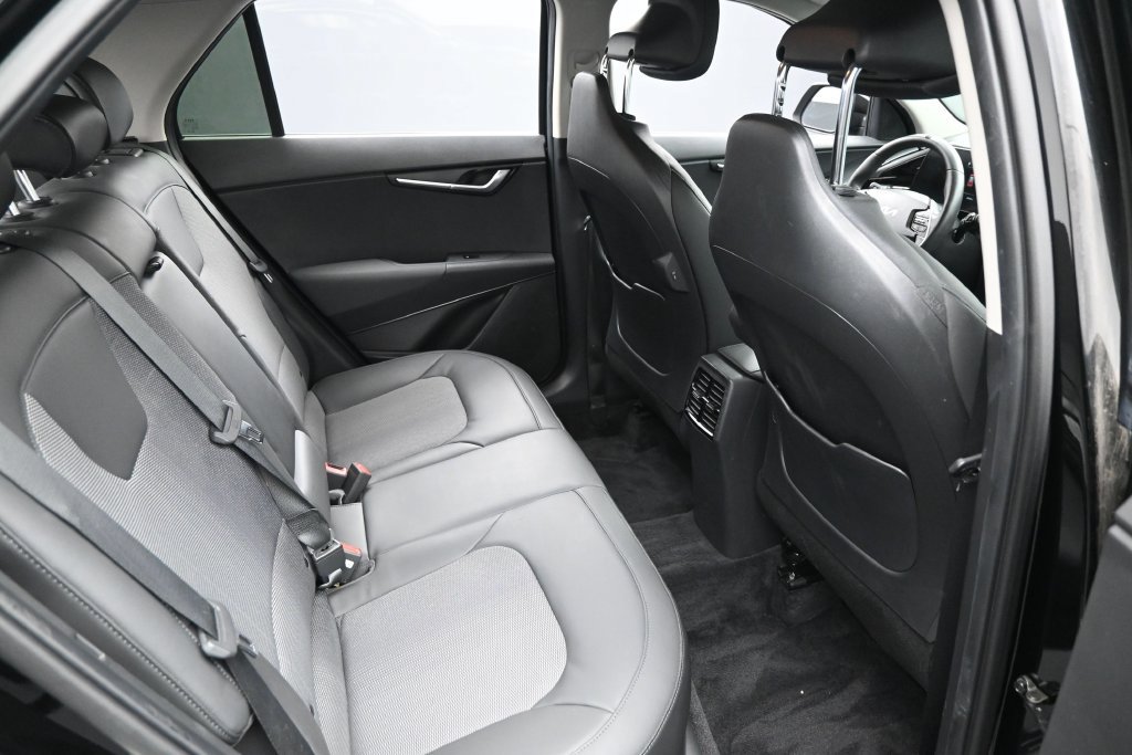 Used 2023 Kia Niro EX FWD image 30