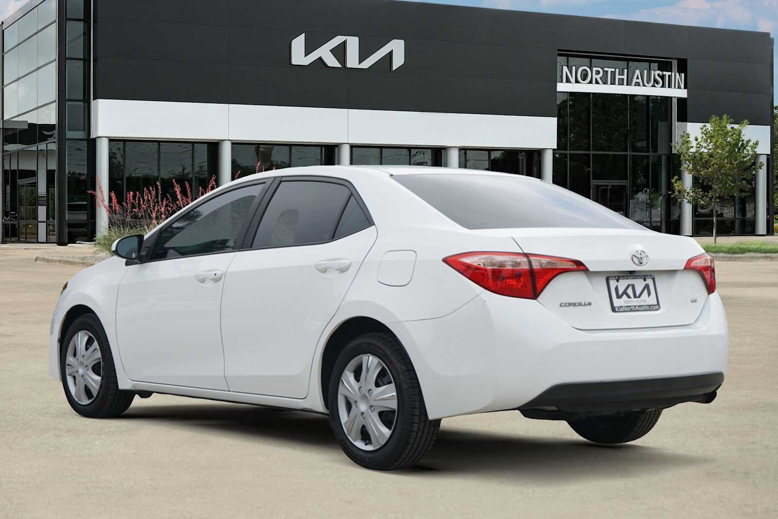 Used 2017 Toyota Corolla LE FWD image 4