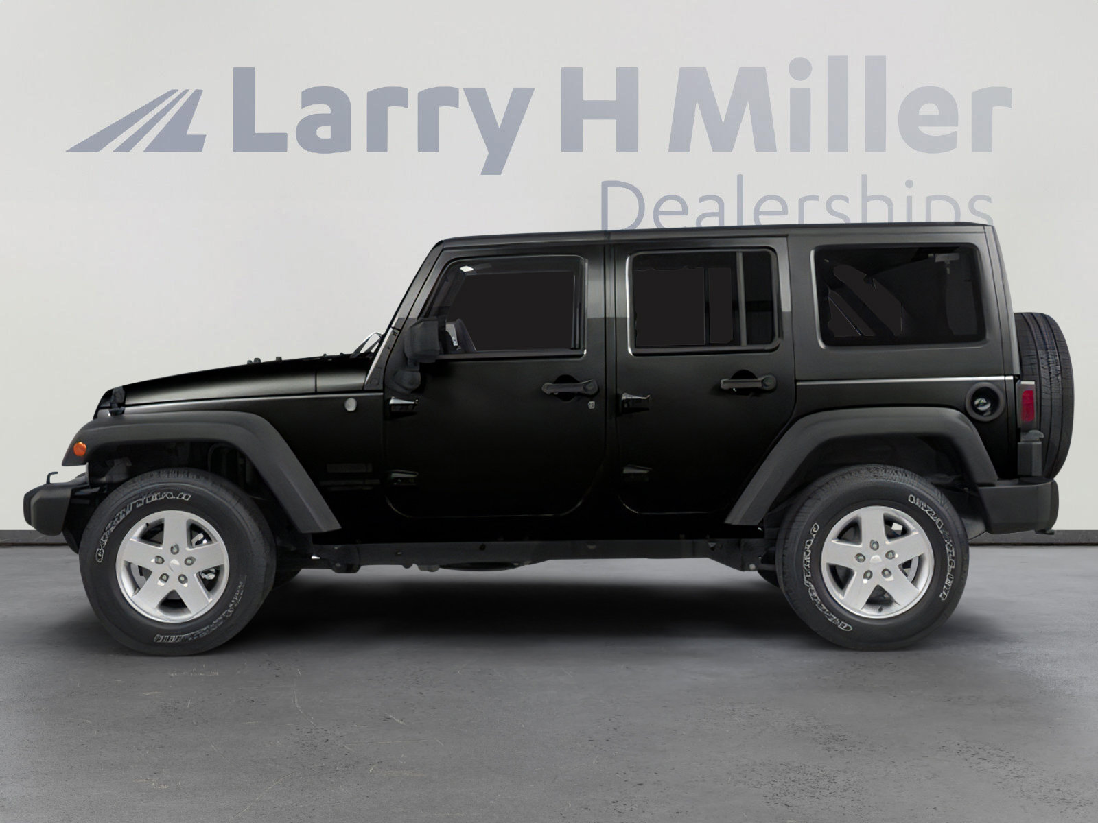 Used 2014 Jeep Wrangler Unlimited Sahara w/ Connectivity Group AWD/4WD image 4