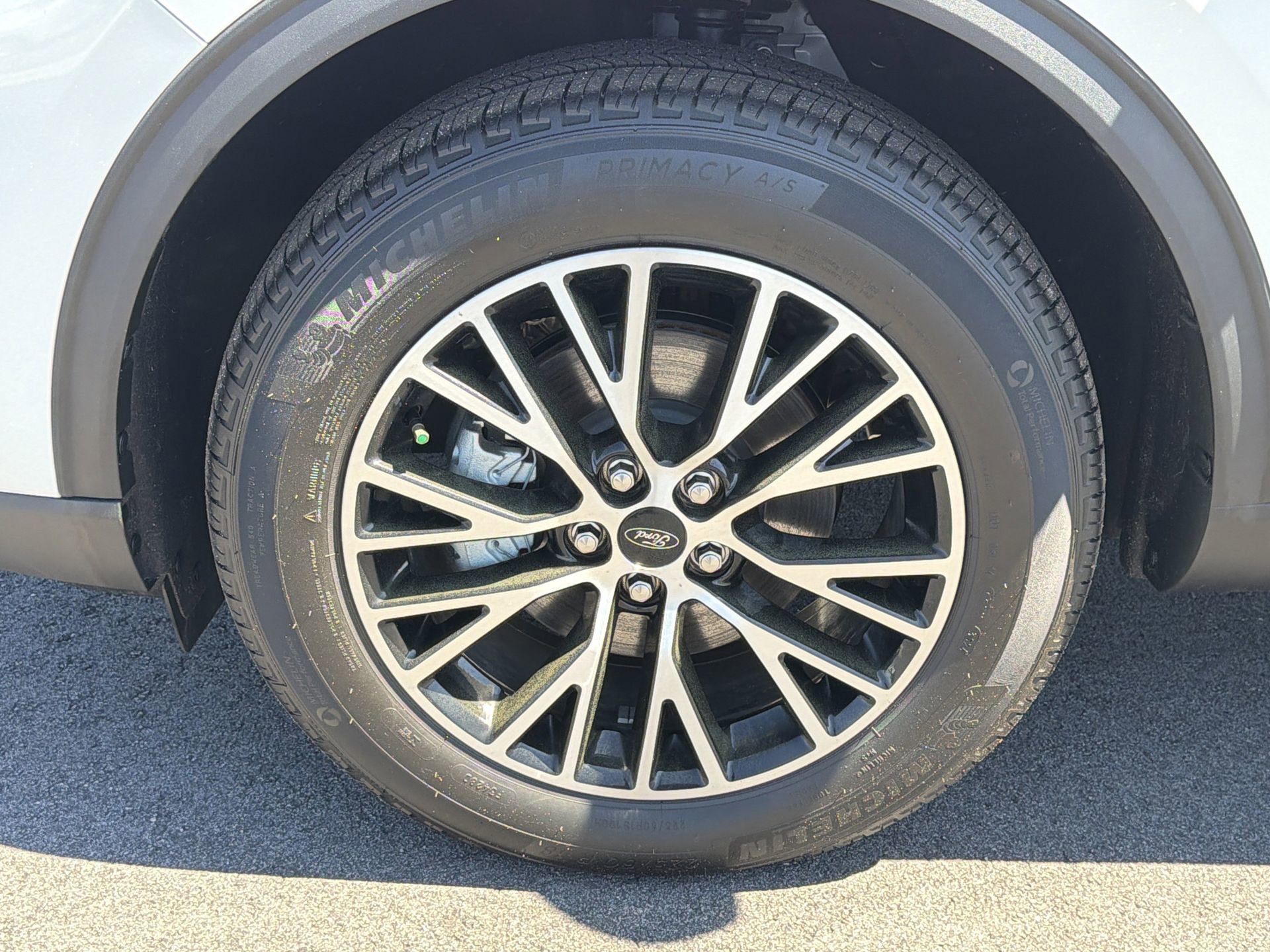 Certified 2025 Ford Escape SE w/ PHEV Premium Package image 29