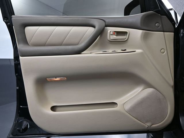 Used 2006 Toyota Land Cruiser image 16
