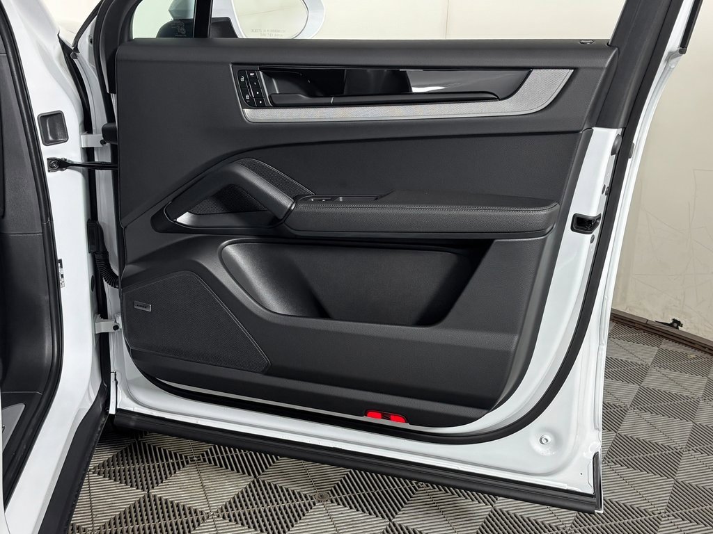 New 2026 Porsche Cayenne S image 39