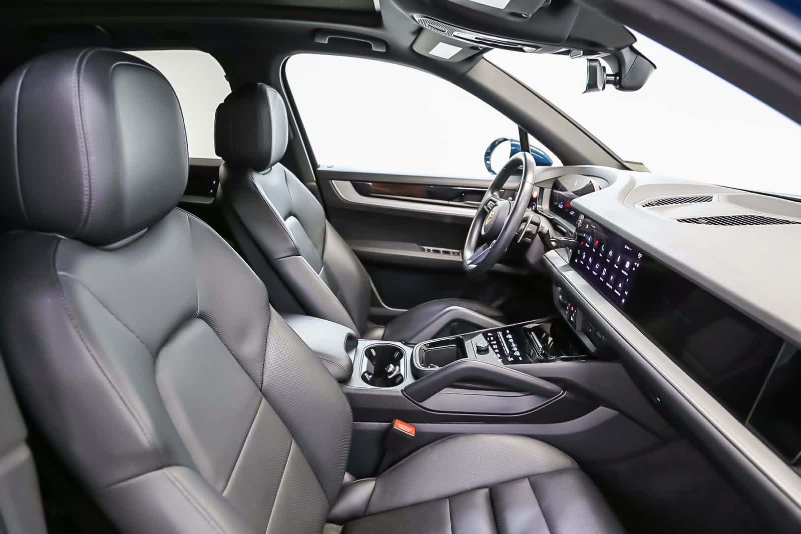 Certified 2024 Porsche Cayenne AWD/4WD image 22