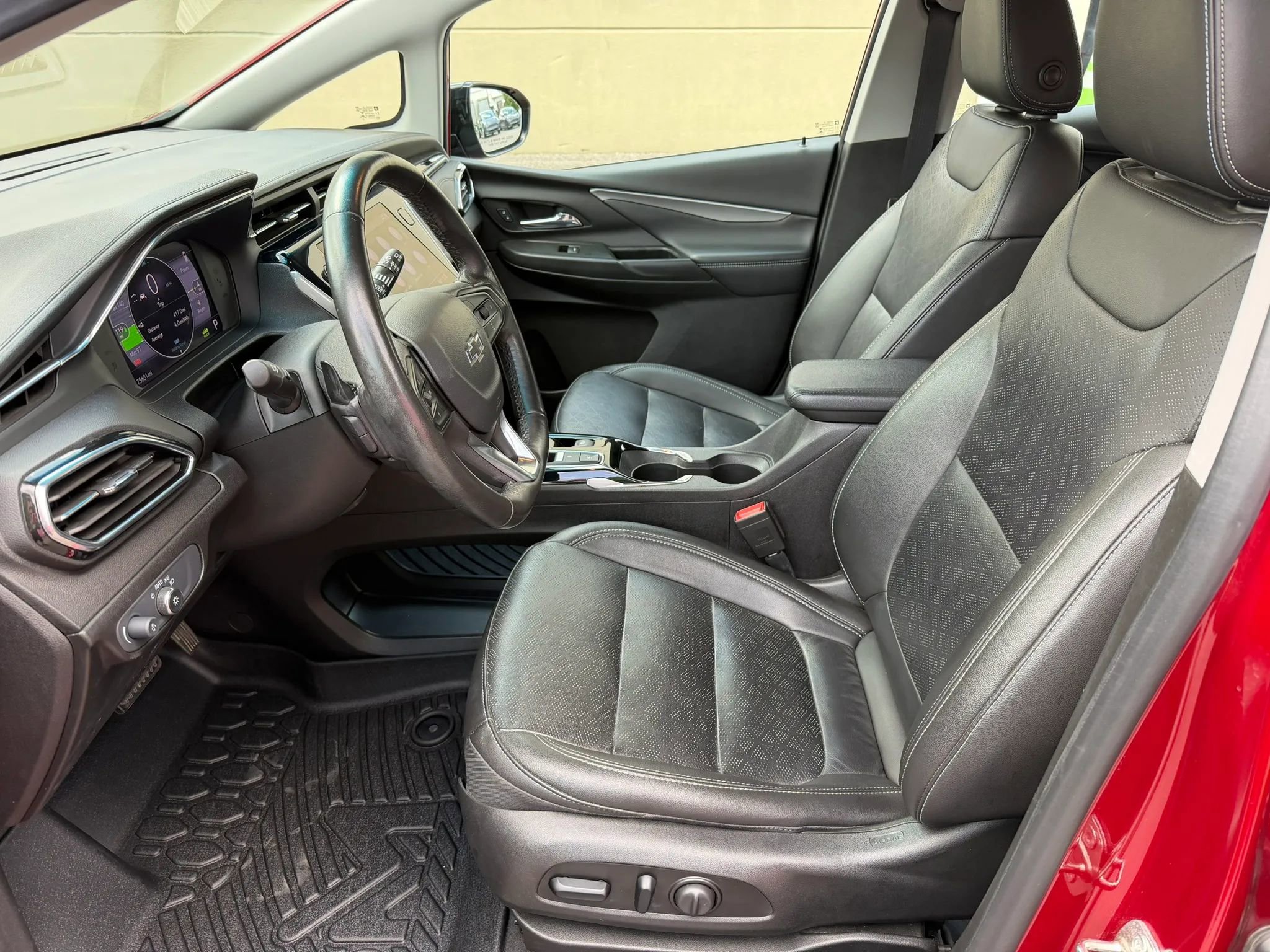 Used 2022 Chevrolet Bolt LT w/ Infotainment Package FWD image 16