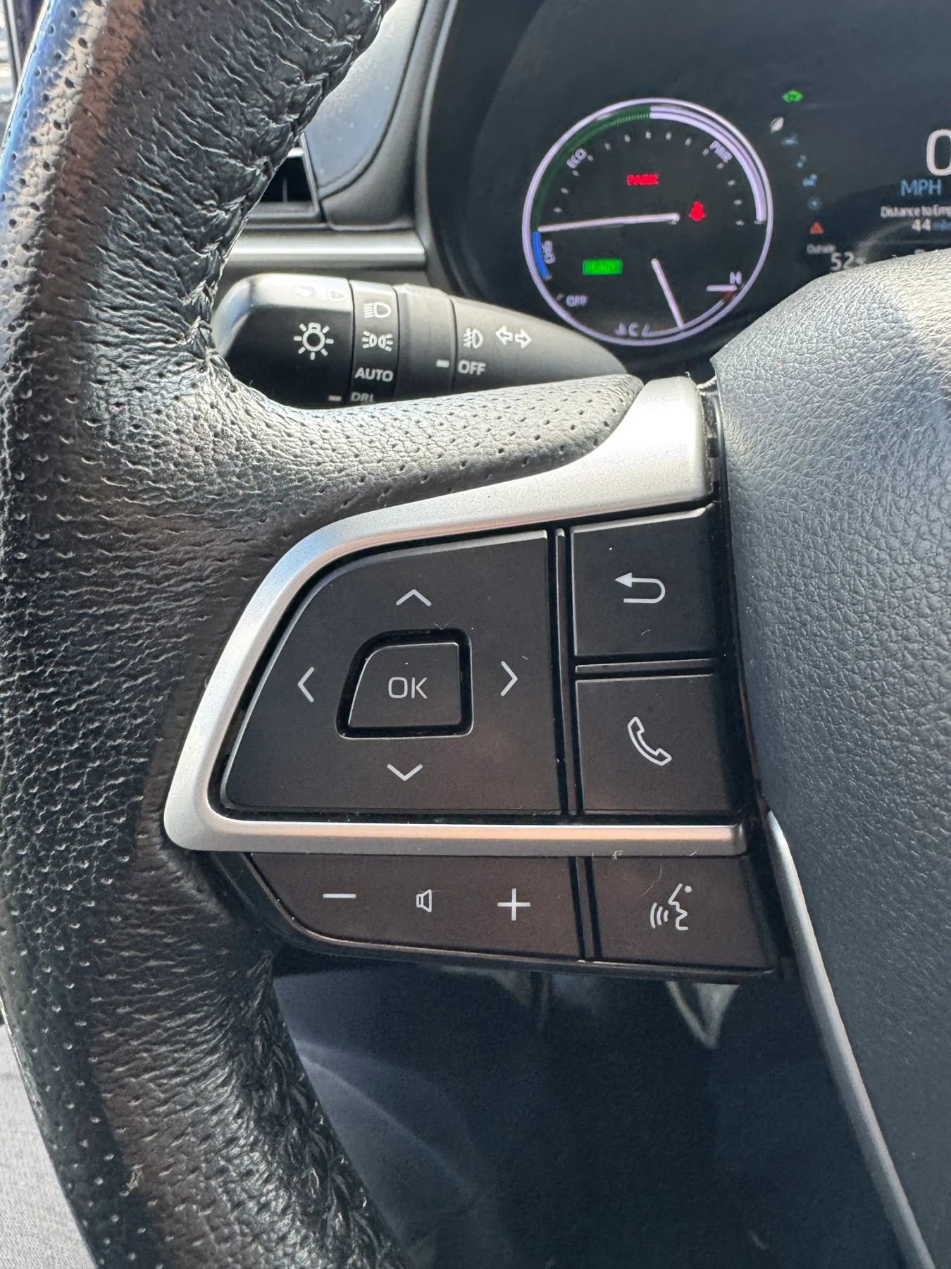 Used 2021 Toyota Sienna Limited FWD image 12