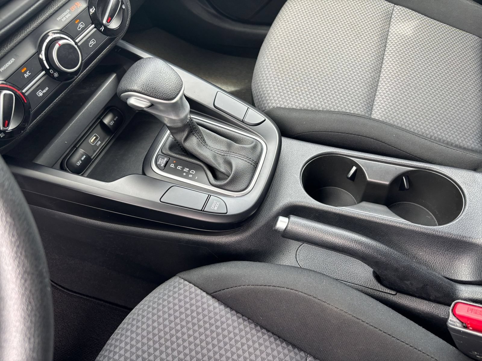 Used 2025 Kia Soul LX w/ LX Technology Package FWD image 34
