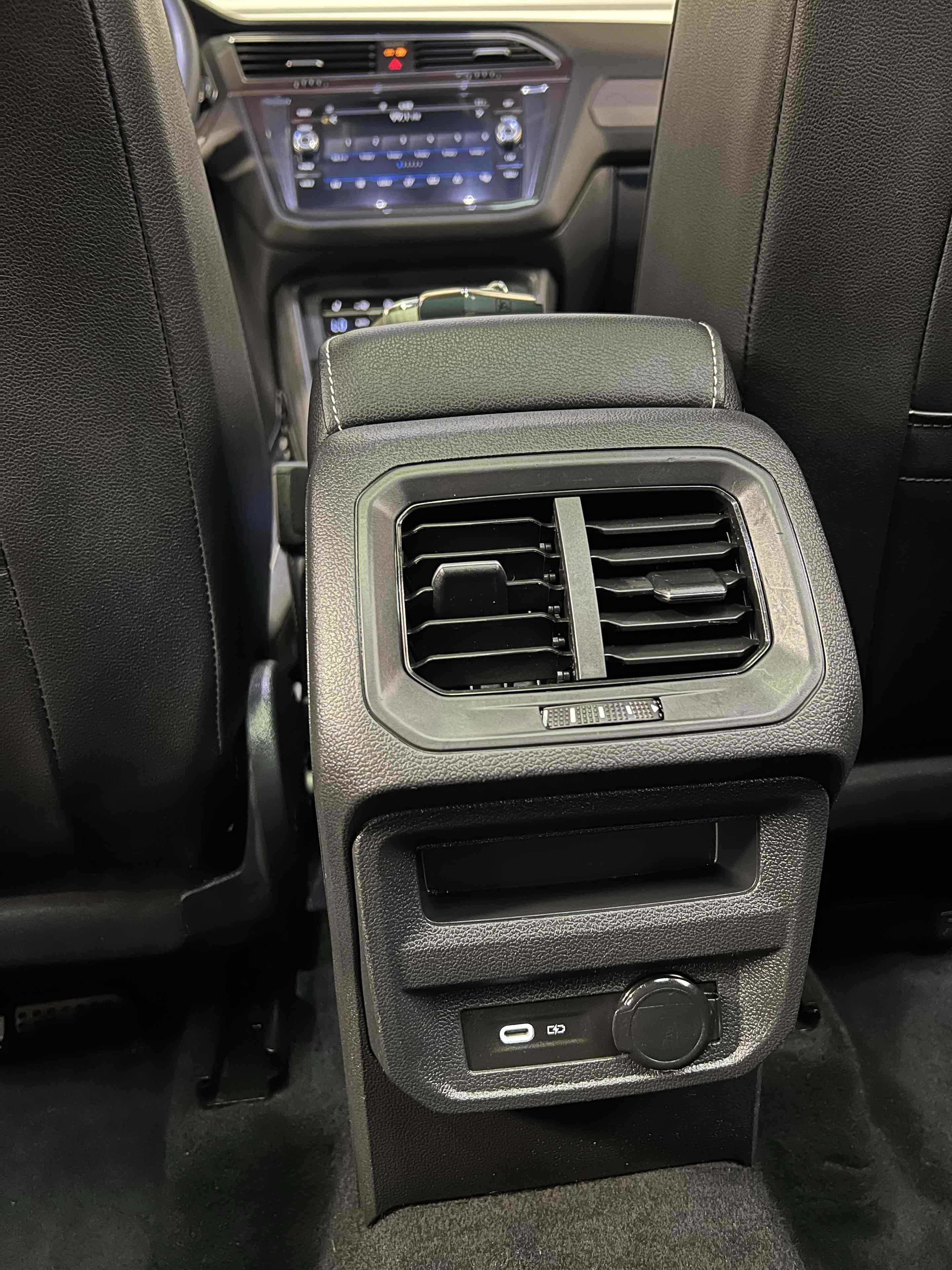 Used 2023 Volkswagen Tiguan SE w/ Panoramic Sunroof Package image 34