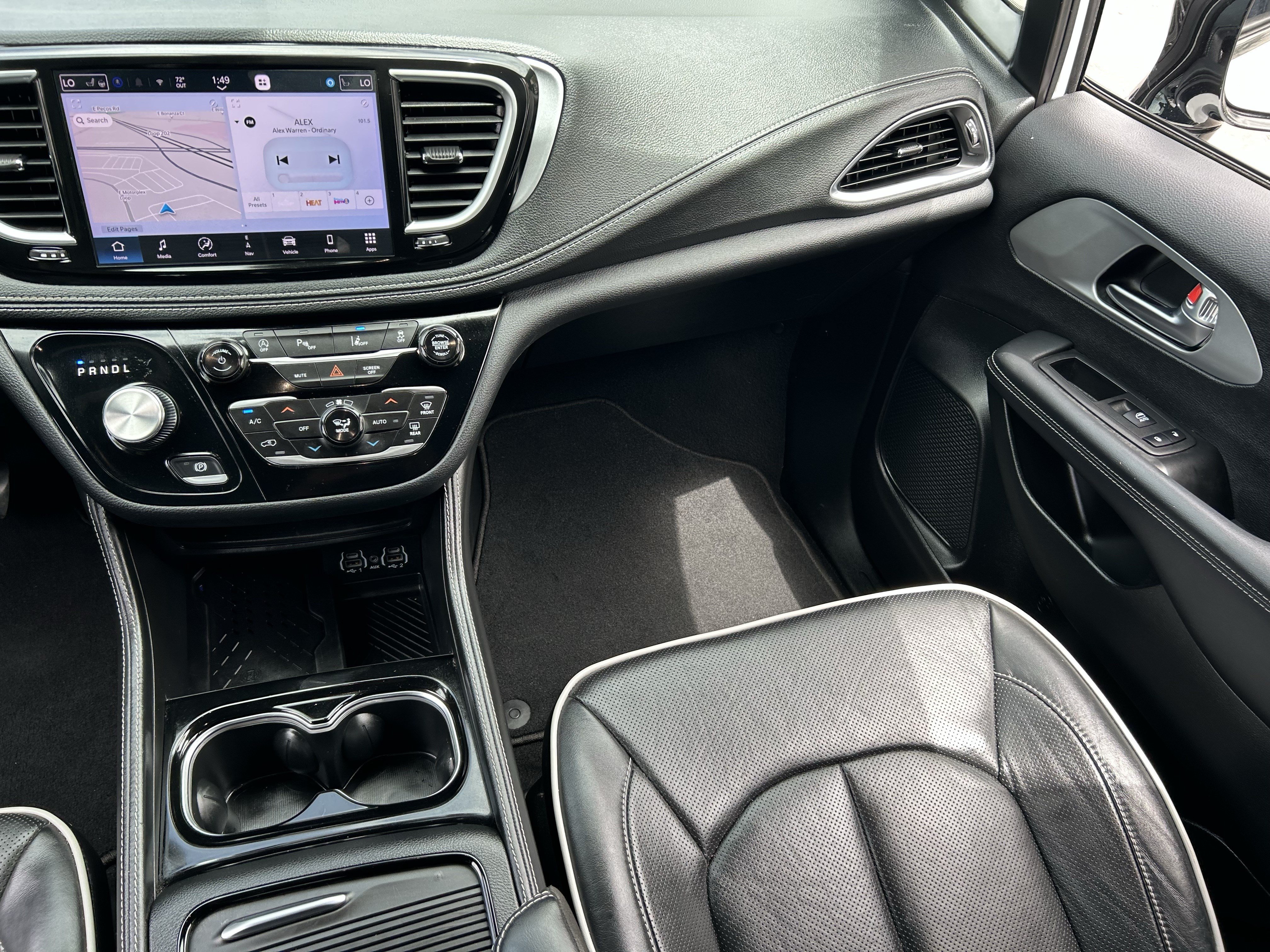 Used 2025 Chrysler Pacifica Limited FWD image 15