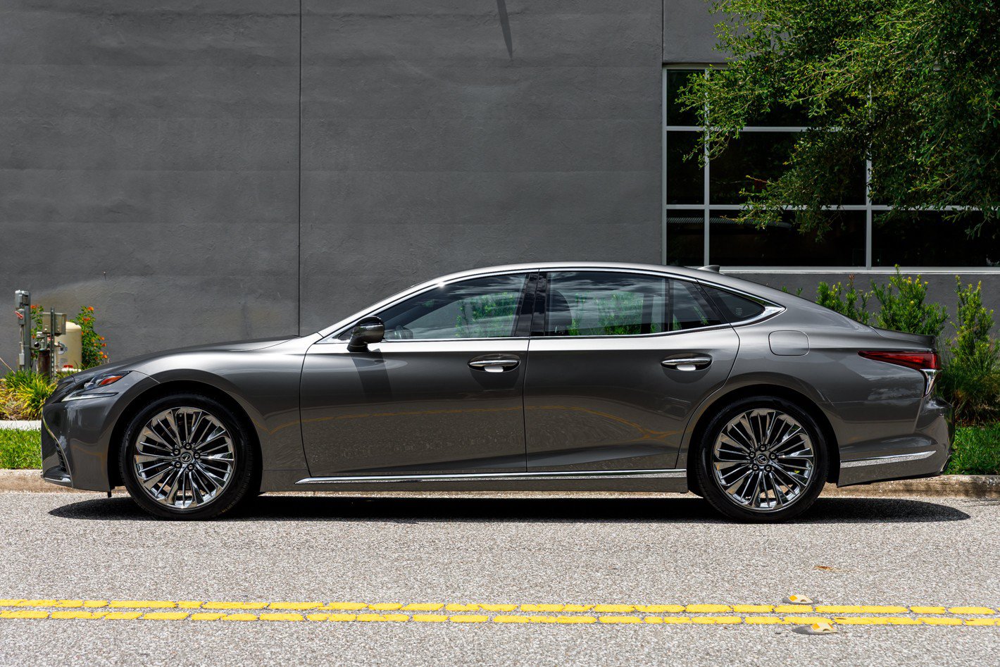 Used 2020 Lexus LS 500 w/ Interior Upgrade Package RWD image 19