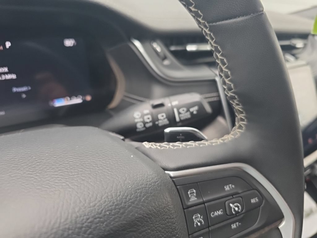 Used 2024 Jeep Grand Cherokee Limited AWD/4WD image 16