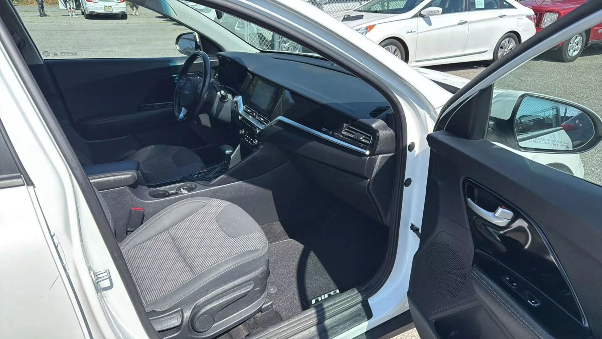 Used 2022 Kia Niro LXS image 25
