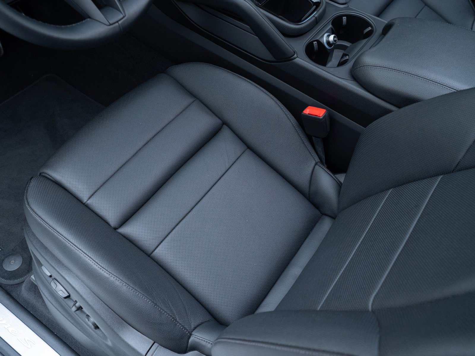 Certified 2025 Porsche Cayenne S image 16