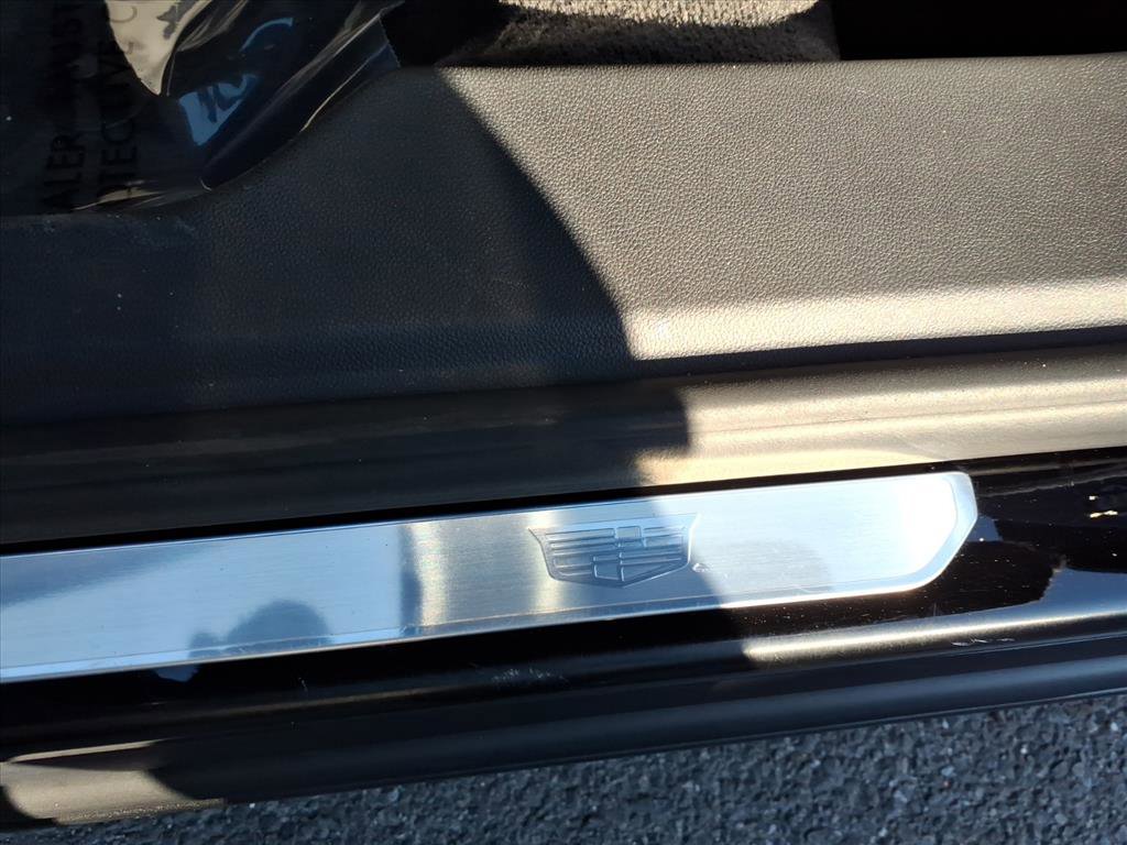 Certified 2023 Cadillac XT4 Luxury w/ Cold Weather Package image 23