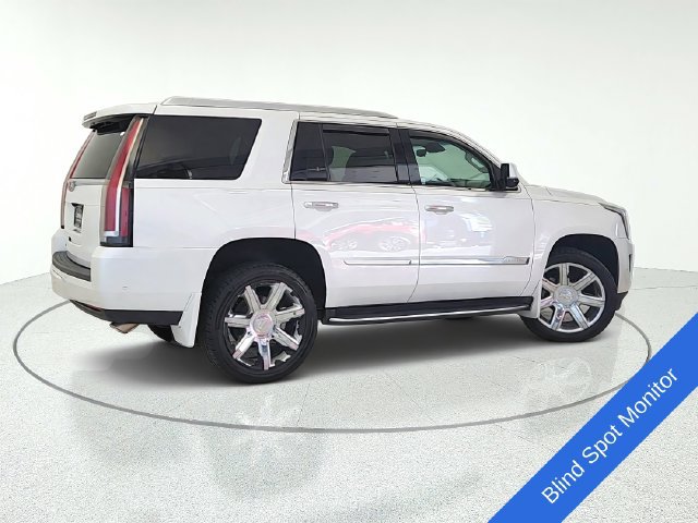 Used 2017 Cadillac Escalade Luxury AWD/4WD image 6